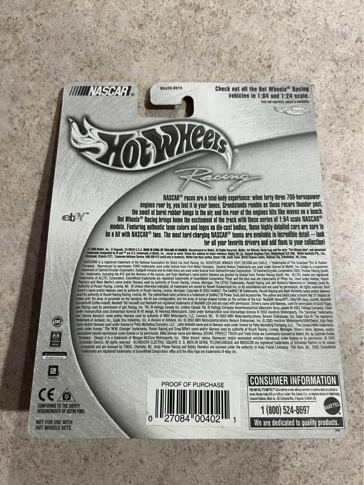 Matt Kenseth #17 Dewalt Hot Wheels Racing Race Day B0424 1/64 Scale Diecast Car NEW