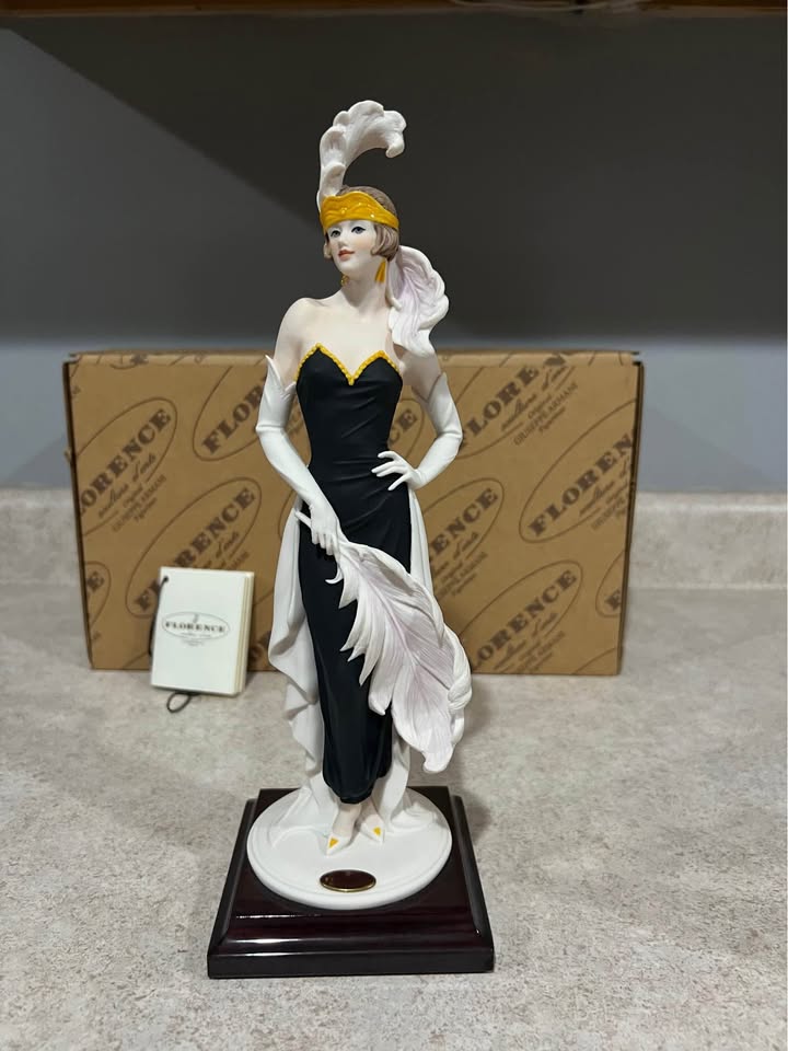 Florence Giuseppe Armani Package “Stepping Out” 1413C and “Chilly” 1477C Figurines