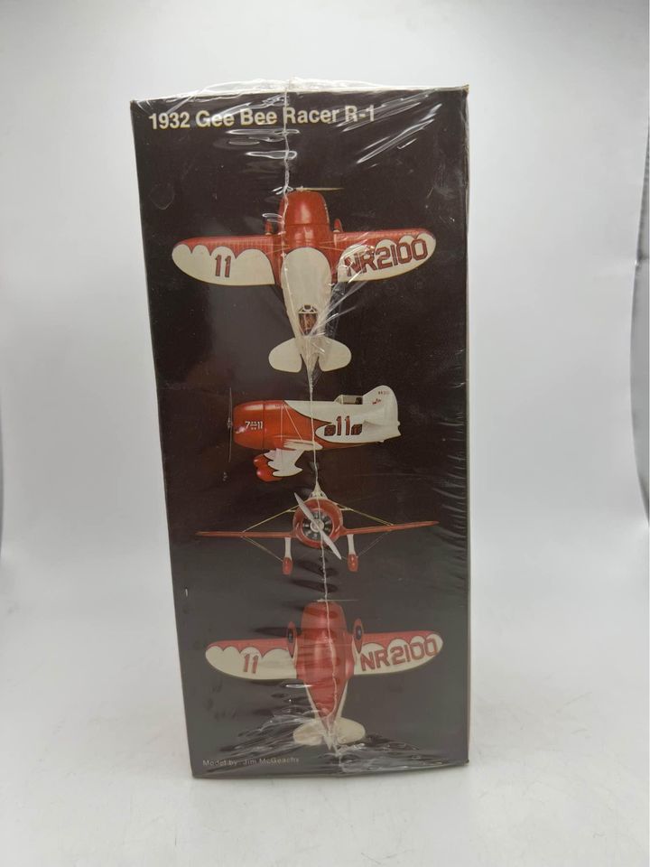 The Golden Age of Aviation 1932 Gee Bee Racer R-1 Super Sportster 1/48 Model Kit Plane