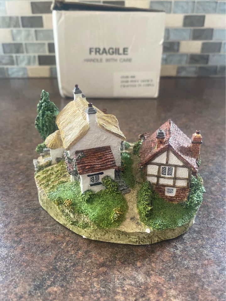 Danbury Mint Jane Hart Country Village Collection The Village Post Office w/ Box