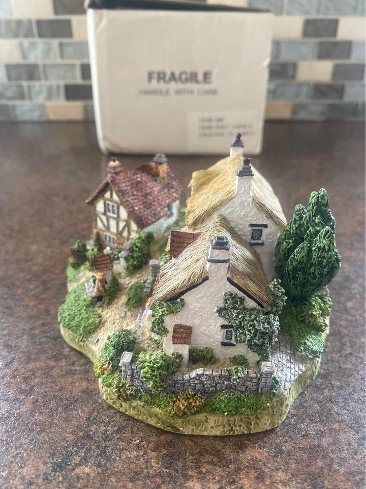 Danbury Mint Jane Hart Country Village Collection The Village Post Office w/ Box