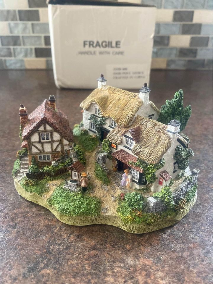 Danbury Mint Jane Hart Country Village Collection The Village Post Office w/ Box