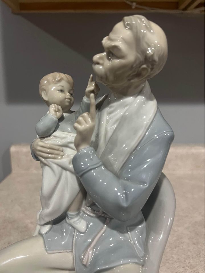 Lladro Porcelain Grandfather w/ Child Figurine #4645