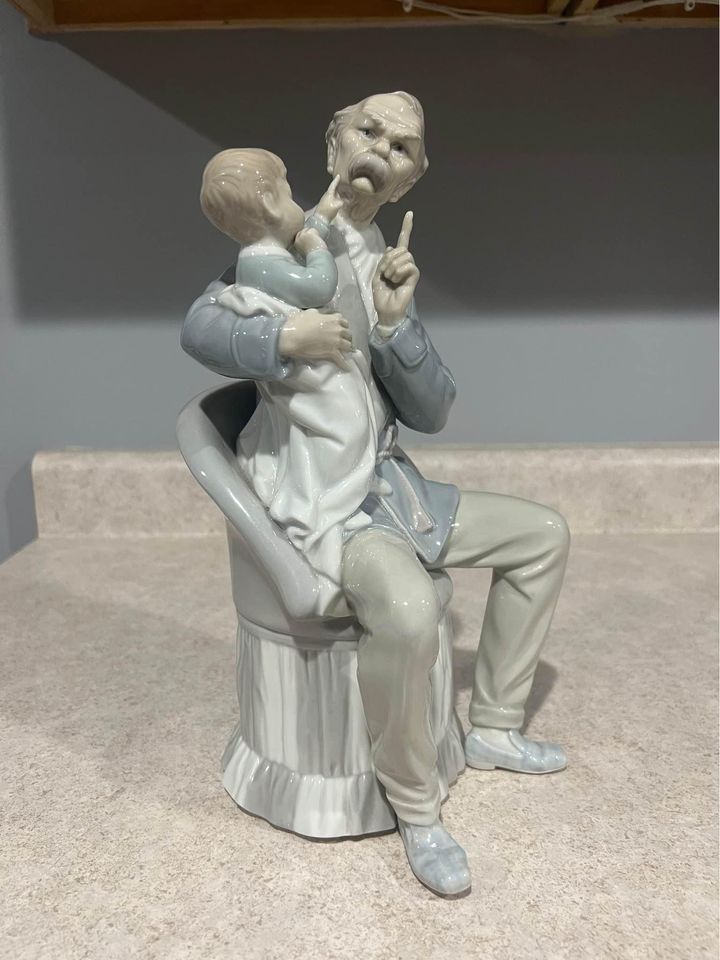 Lladro Porcelain Grandfather w/ Child Figurine #4645