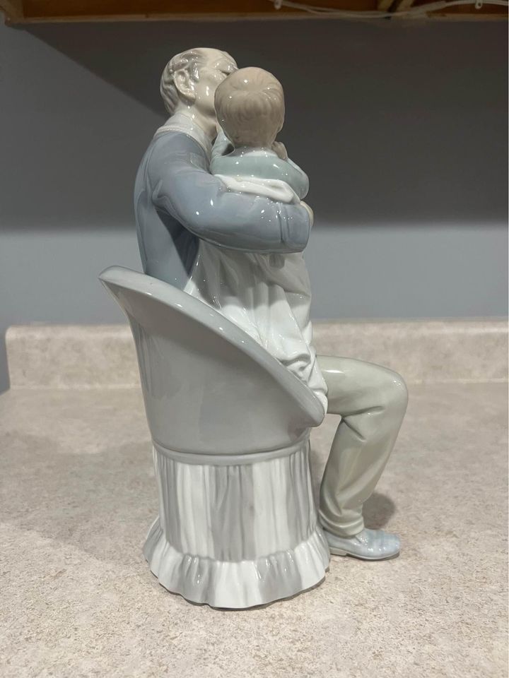 Lladro Porcelain Grandfather w/ Child Figurine #4645