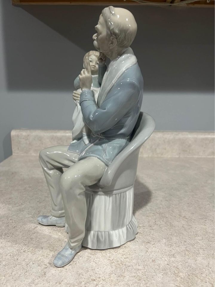 Lladro Porcelain Grandfather w/ Child Figurine #4645