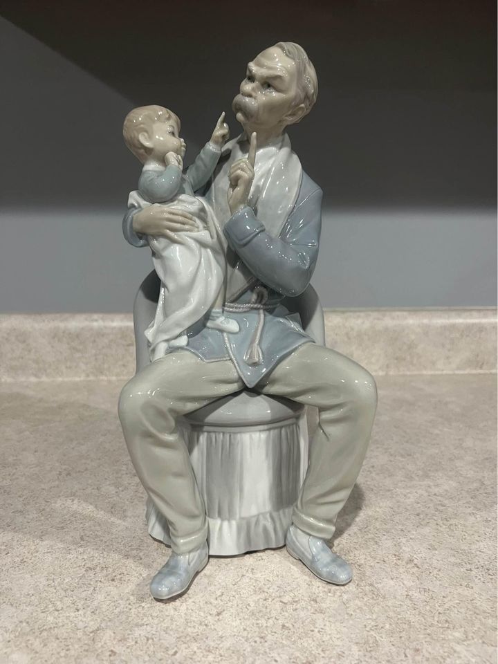 Lladro Porcelain Grandfather w/ Child Figurine #4645