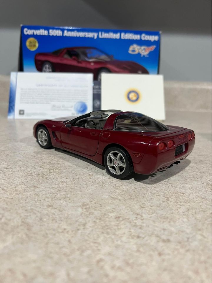 2003 Chevy Corvette 50th Anniversary Red Limited Edition 5578/9000 Franklin Mint 1/24 Diecast Car