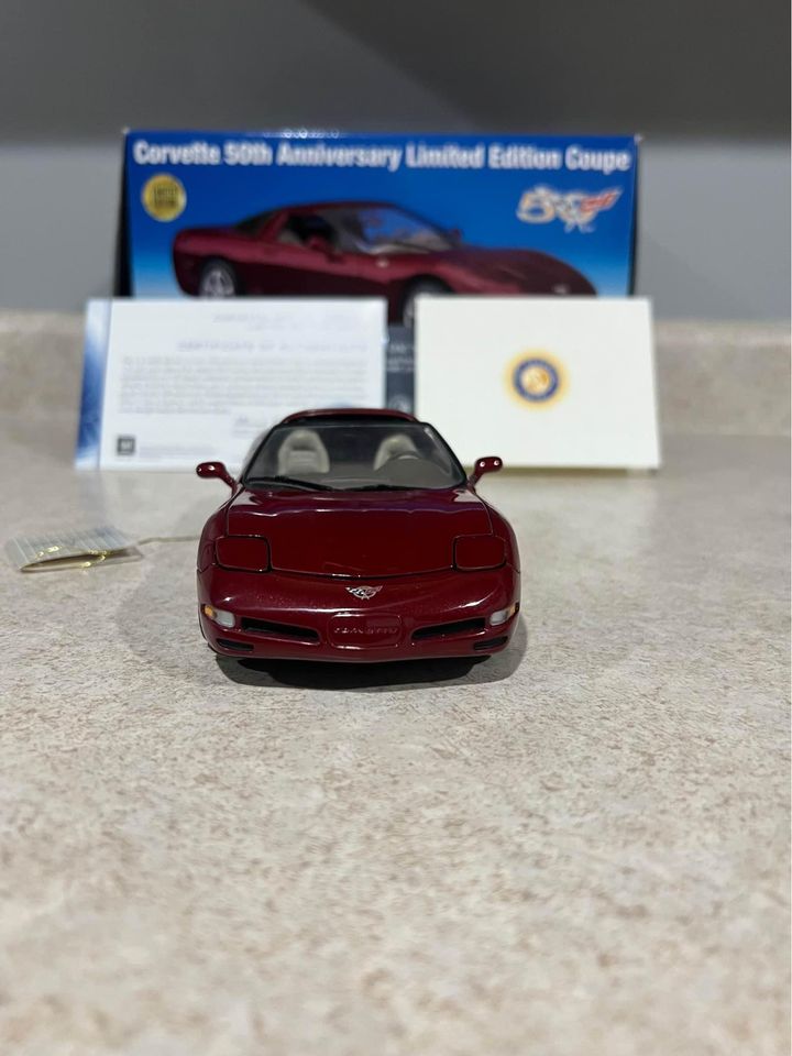 2003 Chevy Corvette 50th Anniversary Red Limited Edition 5578/9000 Franklin Mint 1/24 Diecast Car