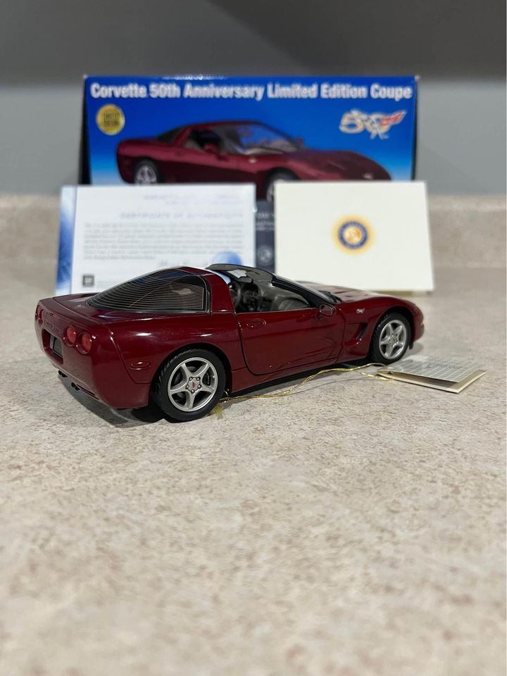 2003 Chevy Corvette 50th Anniversary Red Limited Edition 5578/9000 Franklin Mint 1/24 Diecast Car