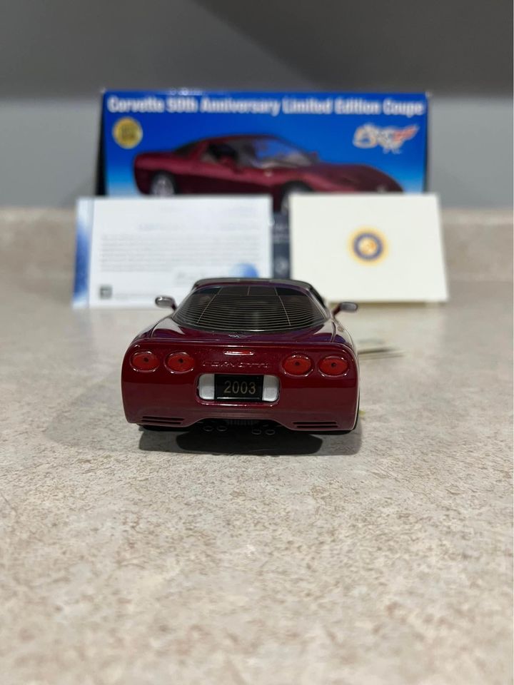 2003 Chevy Corvette 50th Anniversary Red Limited Edition 5578/9000 Franklin Mint 1/24 Diecast Car