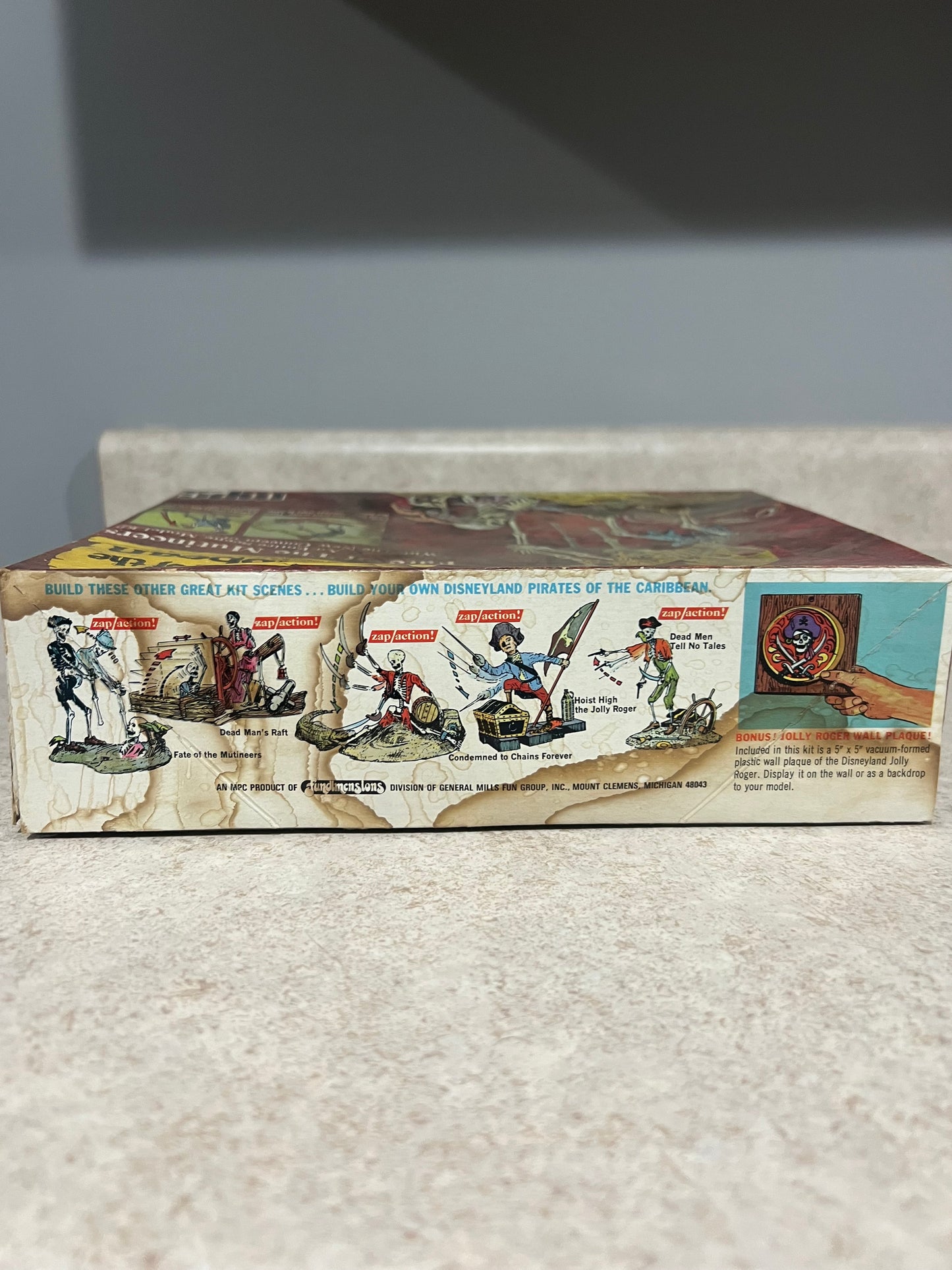 Vintage Walt Disney Pirates of the Carribbean Fate of the Mutineers MPC 1-5004 1/12 Model Kit