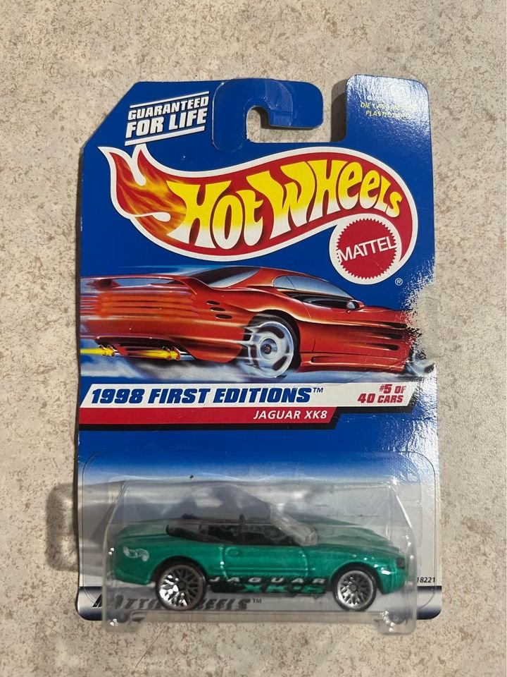Hot Wheels 1998 First Editions Jaguar XK8 No 639 5/40 18221 1/64 Diecast Car