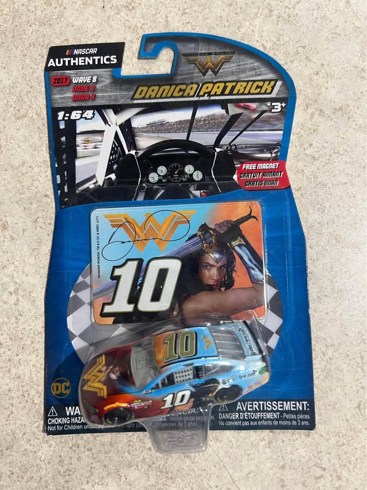 Danica Patrick Wonder Woman #10 Nascar Authentics 2017 Wave 8 1/64 Diecast Car New