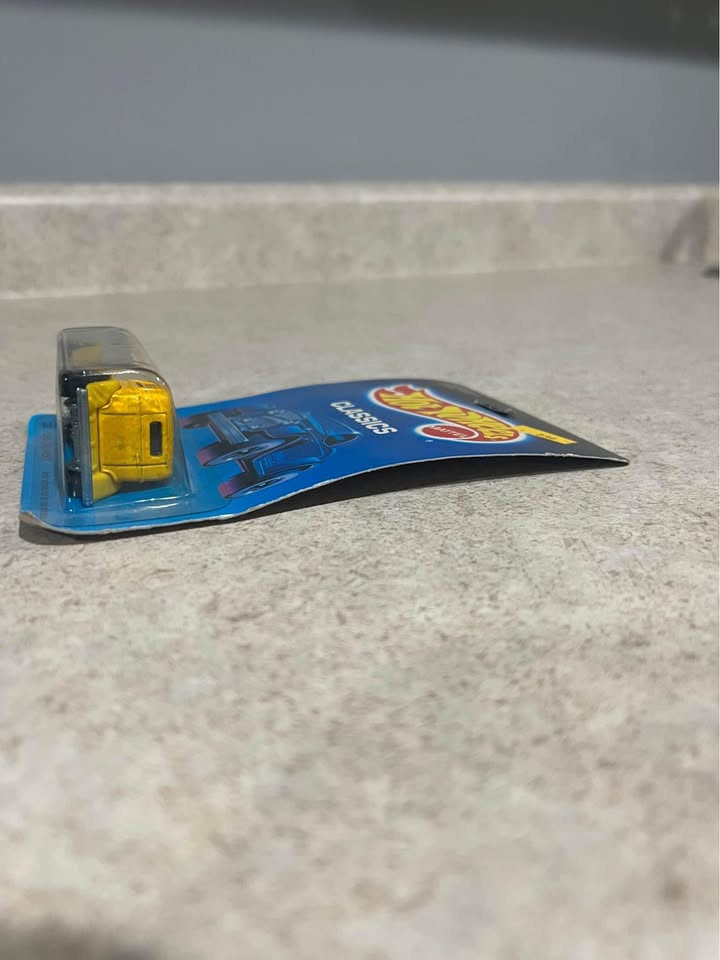 ‘32 Ford Delivery Yellow Hot Wheels Classics 7672 1/64 Diecast Car New