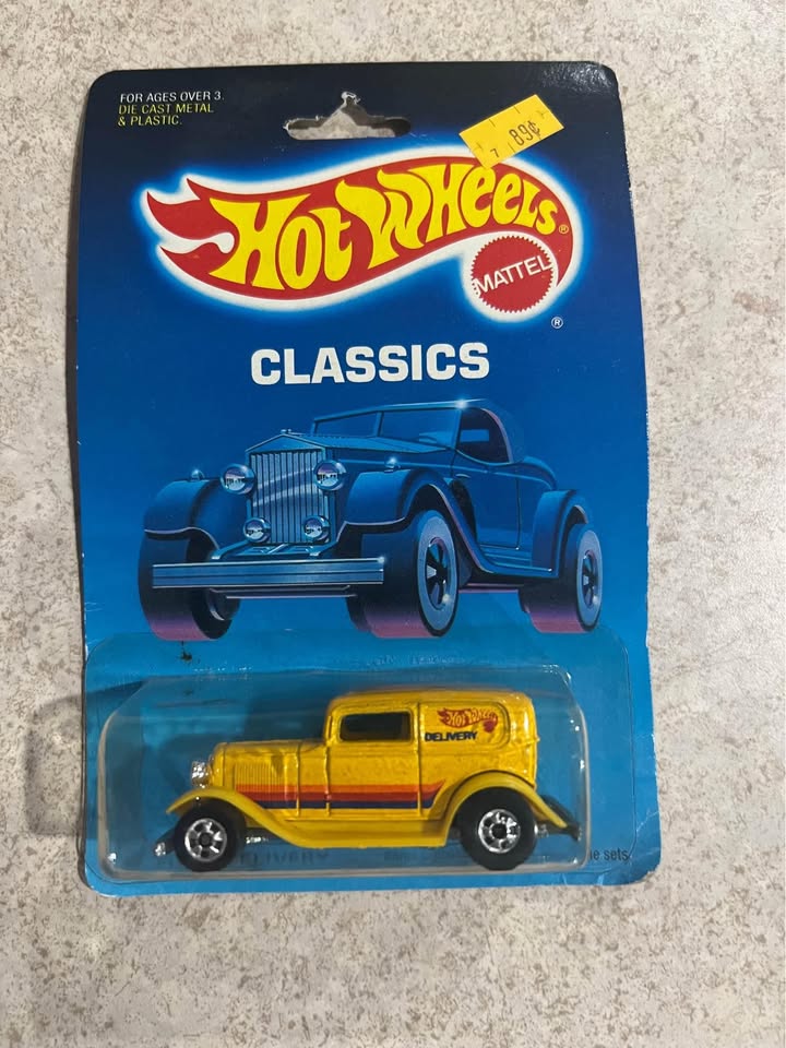 ‘32 Ford Delivery Yellow Hot Wheels Classics 7672 1/64 Diecast Car New