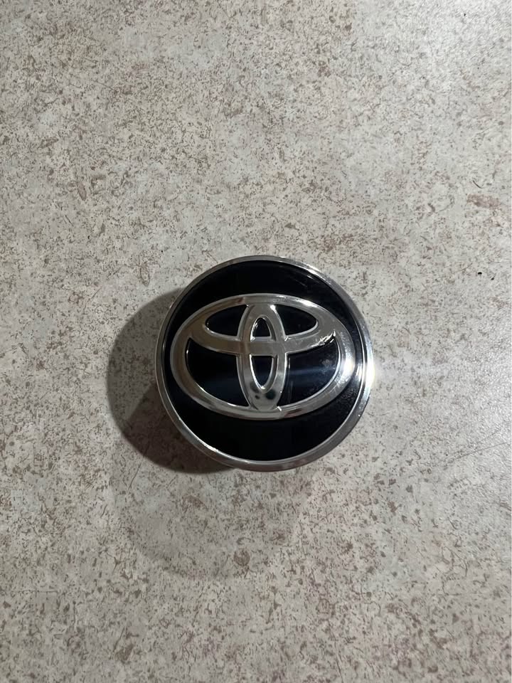 Toyota Corolla Prius Yaris OEM Wheel Rim Center Hub Cap 42603-52170 A550