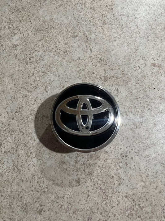Toyota Corolla Prius Yaris OEM Wheel Rim Center Hub Cap 42603-52170 A550