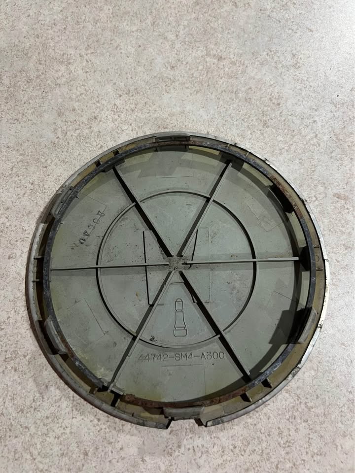 Honda Accord / Civic OEM Wheel Rim Center Hub Cap 44742-SM4-A300 BROKEN TAB