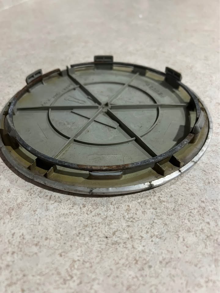 Honda Accord / Civic OEM Wheel Rim Center Hub Cap 44742-SM4-A300 BROKEN TAB