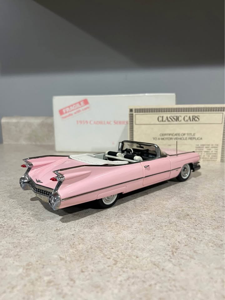 1959 Cadillac Series 62 Pink Danbury Mint 1/24 Diecast Car w/ Title and Box