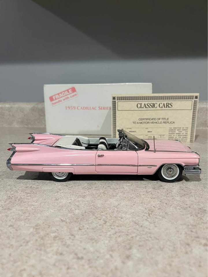 1959 Cadillac Series 62 Pink Danbury Mint 1/24 Diecast Car w/ Title and Box
