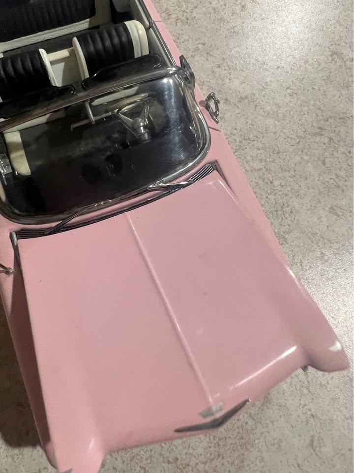 1959 Cadillac Series 62 Pink Danbury Mint 1/24 Diecast Car w/ Title and Box