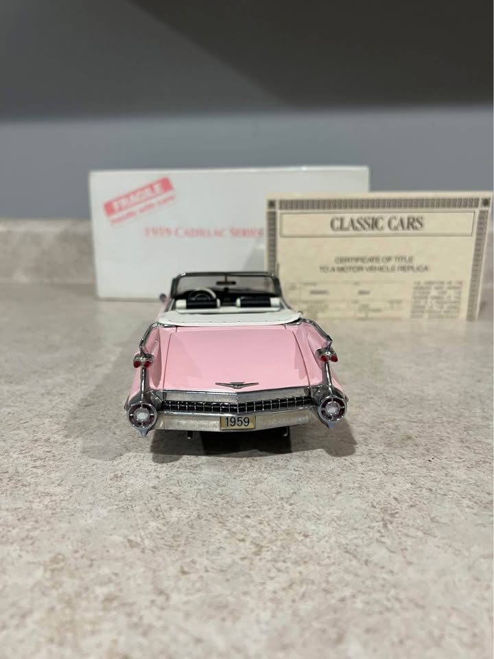 1959 Cadillac Series 62 Pink Danbury Mint 1/24 Diecast Car w/ Title and Box