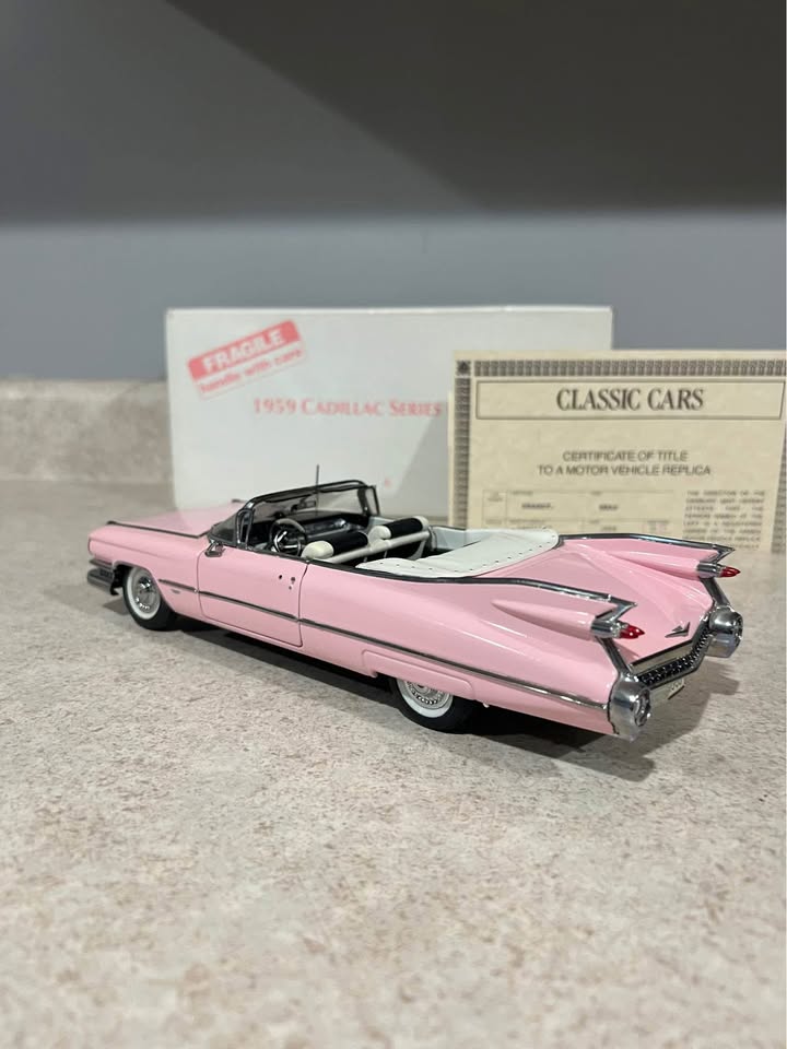 1959 Cadillac Series 62 Pink Danbury Mint 1/24 Diecast Car w/ Title and Box