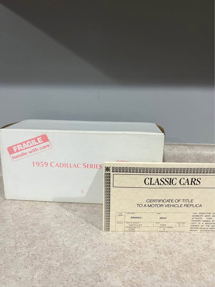 1959 Cadillac Series 62 Pink Danbury Mint 1/24 Diecast Car w/ Title and Box
