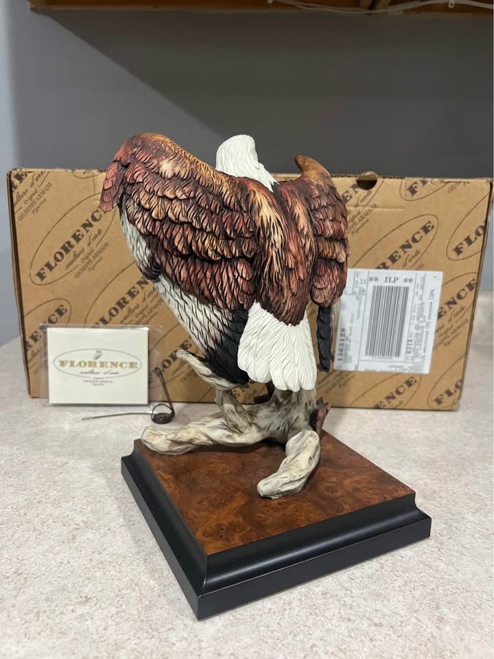 Florence Giuseppe Armani “Bald Eagle on a Branch” Figurine 0995S