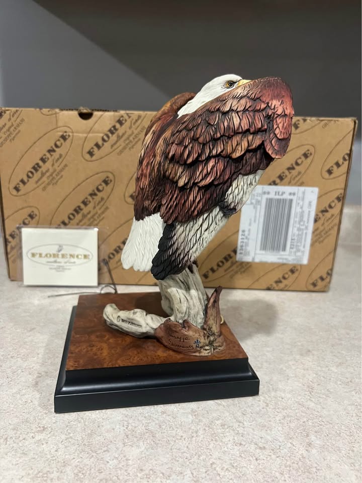 Florence Giuseppe Armani “Bald Eagle on a Branch” Figurine 0995S