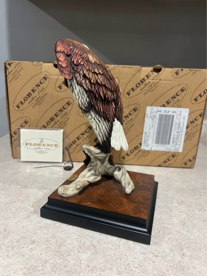 Florence Giuseppe Armani “Bald Eagle on a Branch” Figurine 0995S