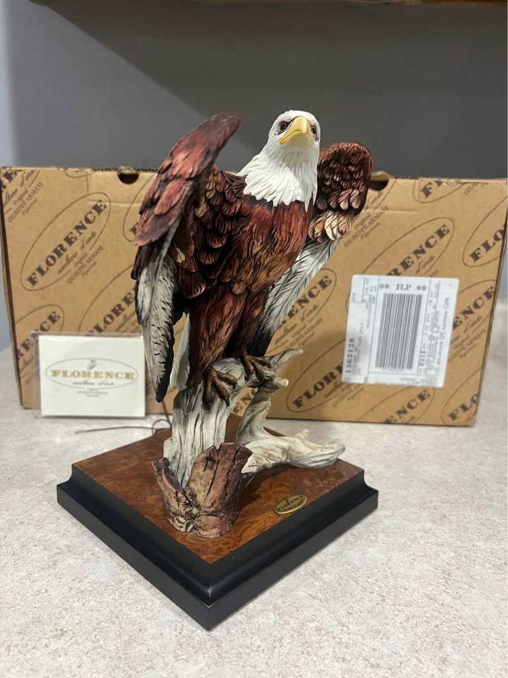 Florence Giuseppe Armani “Bald Eagle on a Branch” Figurine 0995S