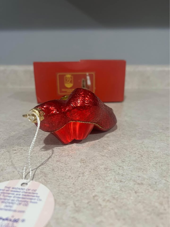 Wizard of Oz Ruby Slippers Kurt Adler Polonaise Glass Blown Ornament AP0838