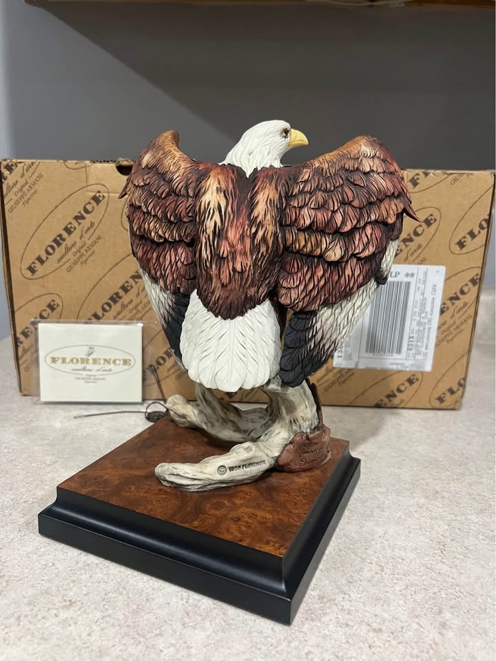 Florence Giuseppe Armani “Bald Eagle on a Branch” Figurine 0995S