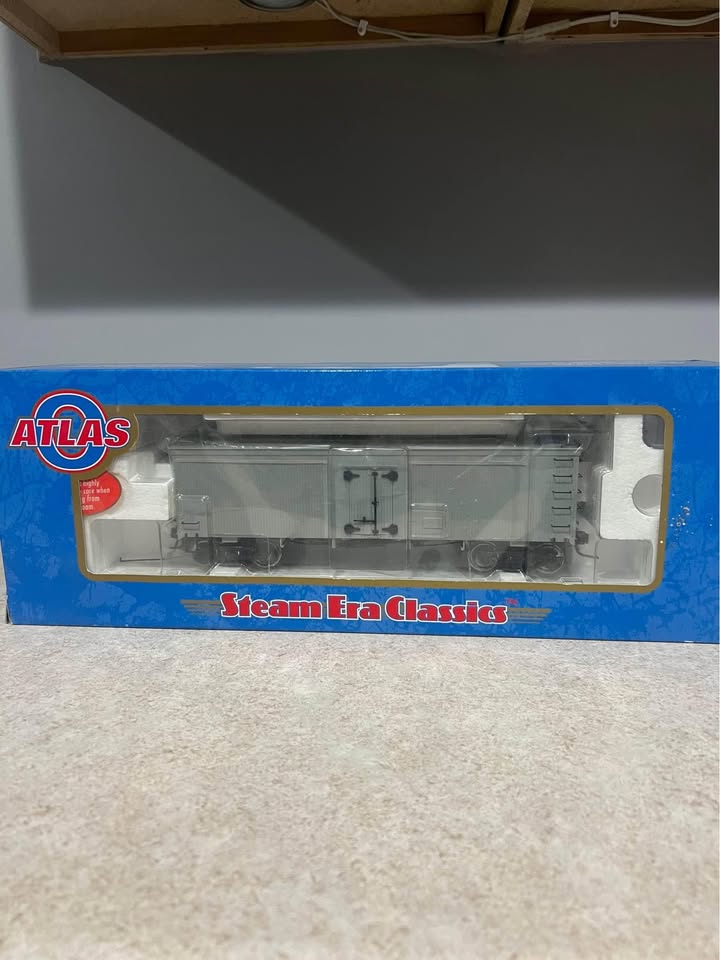 Atlas Steam Era Classics #9000-2 36’ Wood Reefer Car Undecorated 2 Rail O Scale Model Train