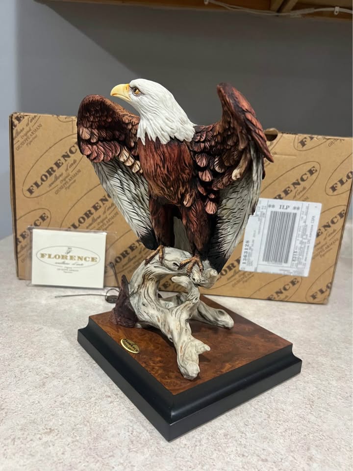 Florence Giuseppe Armani “Bald Eagle on a Branch” Figurine 0995S