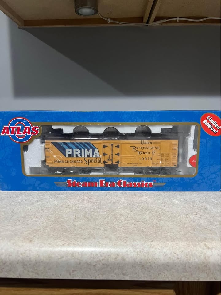Atlas Steam Era Classics #9132-1 40’ Wood Reefer Car Prima #12818 2 Rail O Scale Model Train