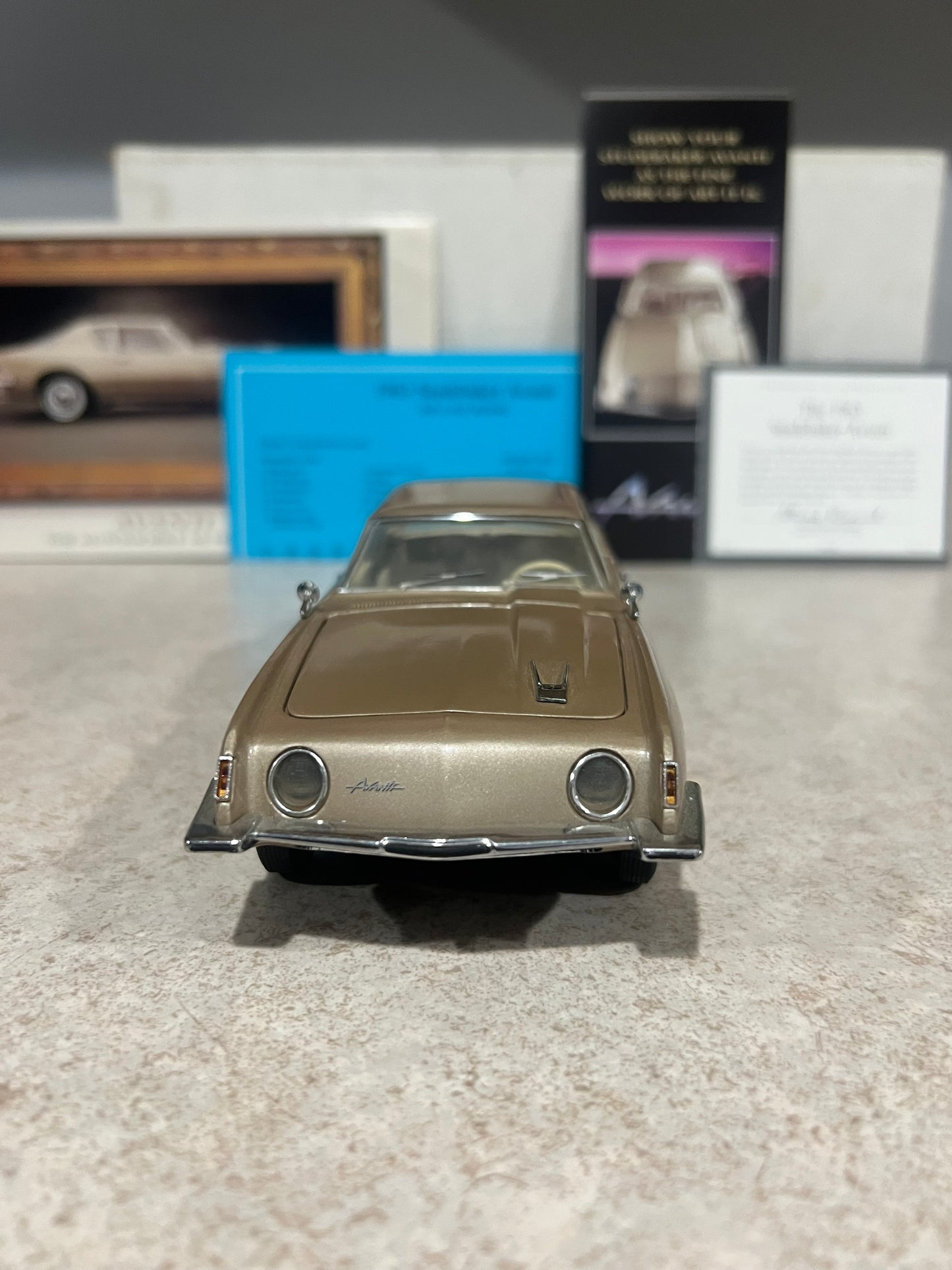 1963 Studebaker Avanti Franklin Mint 1/24 Diecast Car w/ Box and COA B11WH09