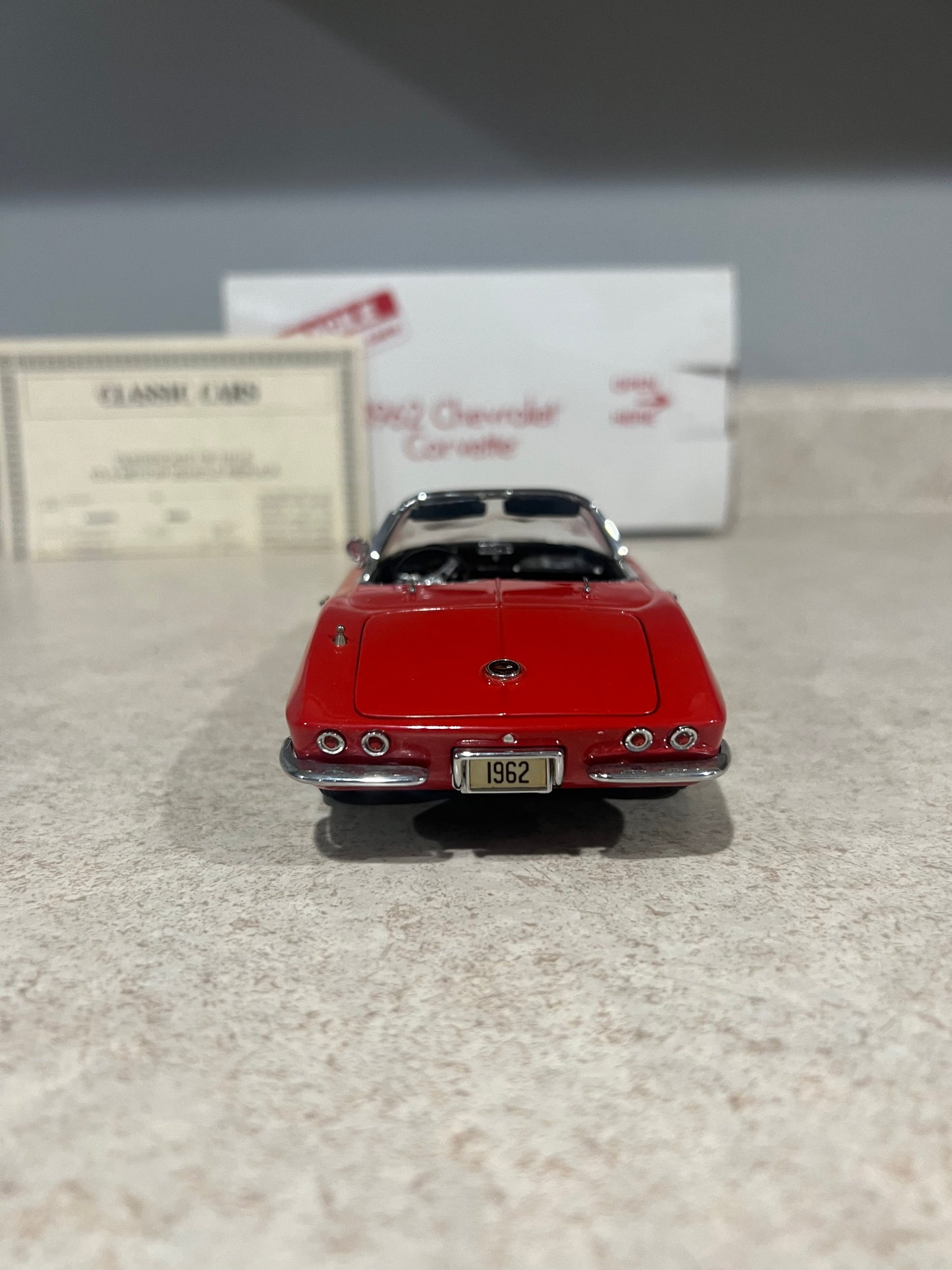 1962 Chevrolet Corvette Red Danbury Mint 1/24 Diecast Car w/ Box and Title