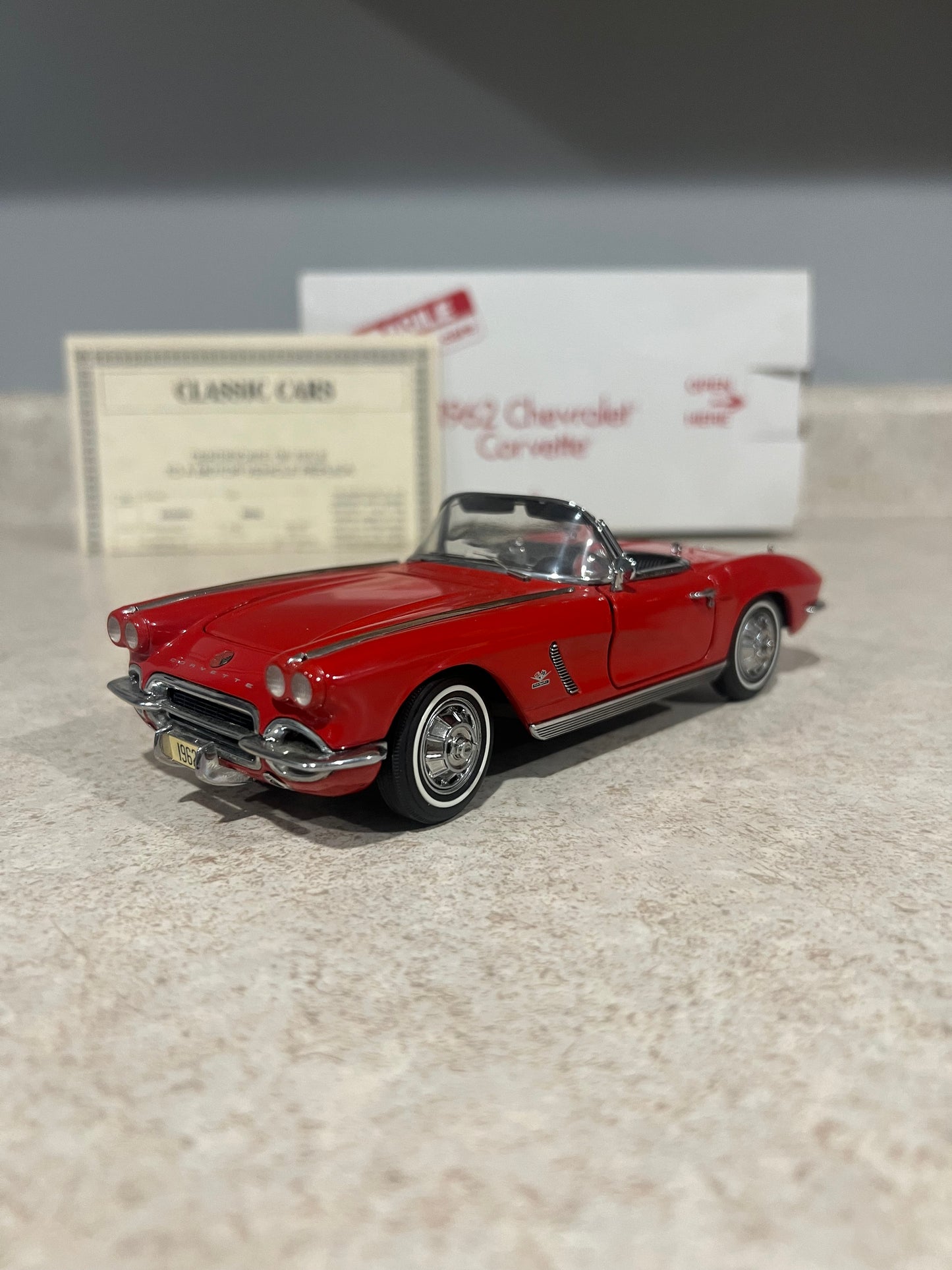 1962 Chevrolet Corvette Red Danbury Mint 1/24 Diecast Car w/ Box and Title