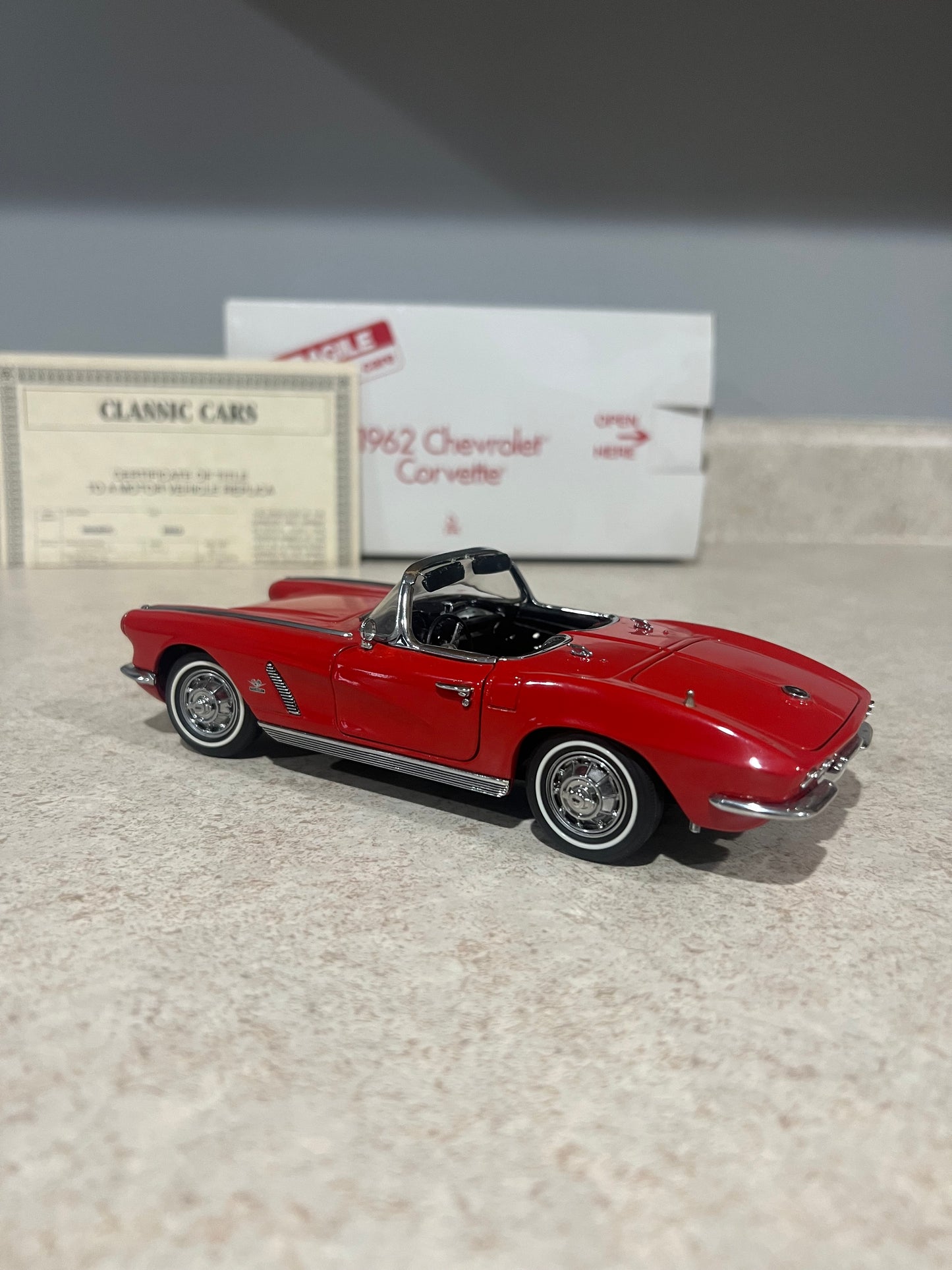 1962 Chevrolet Corvette Red Danbury Mint 1/24 Diecast Car w/ Box and Title