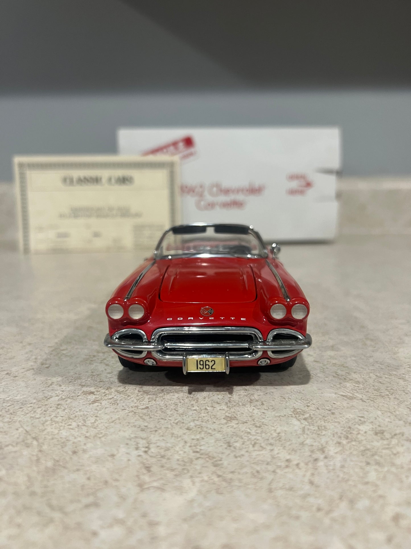 1962 Chevrolet Corvette Red Danbury Mint 1/24 Diecast Car w/ Box and Title