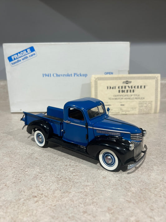 1941 Chevrolet Pickup Export Blue & Black Danbury Mint 1/24 Diecast Car w/ Title and Box