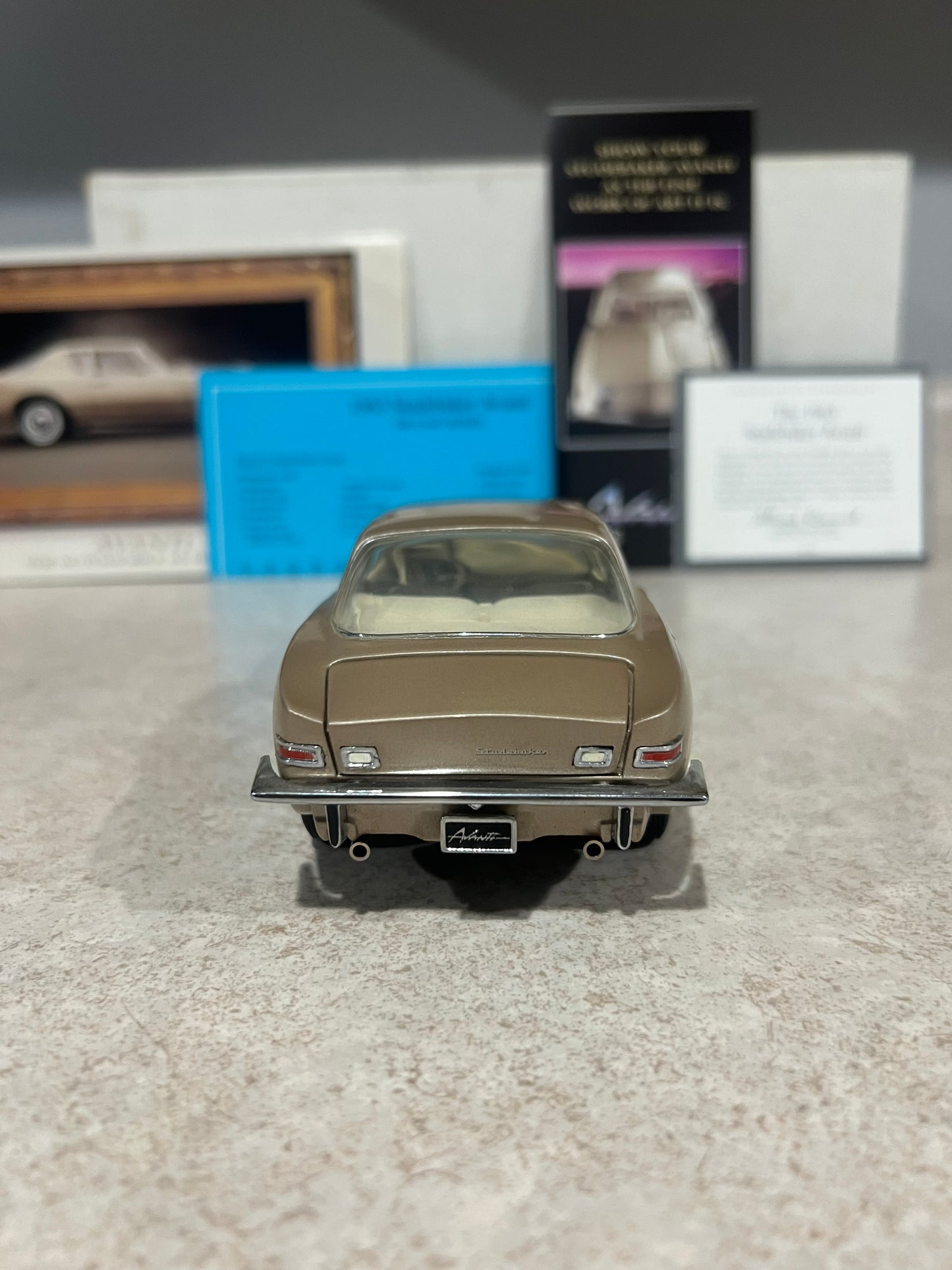 1963 Studebaker Avanti Franklin Mint 1/24 Diecast Car w/ Box and COA B11WH09