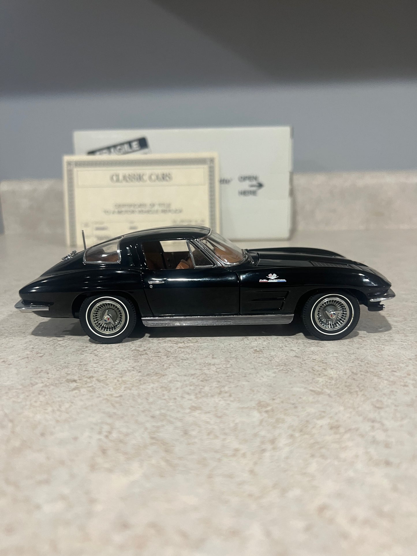 1963 Chevrolet Corvette Sting Ray Coupe Black Danbury Mint 1/24 Diecast Car w/ Box and Title