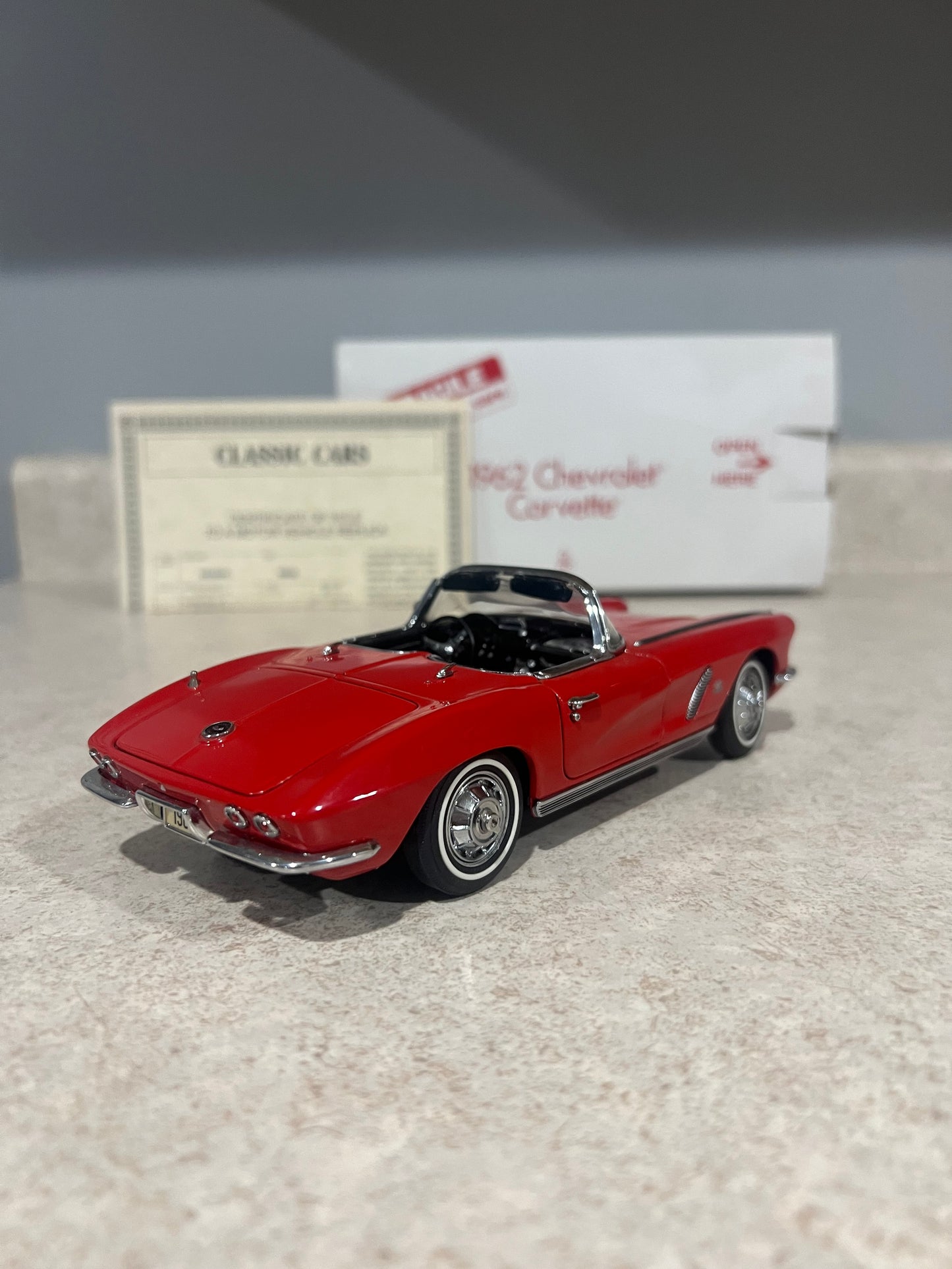 1962 Chevrolet Corvette Red Danbury Mint 1/24 Diecast Car w/ Box and Title